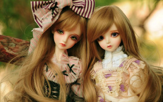 Dolls tree branch pose picture - a picture together free wallpaper