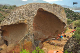 Large rock climbers mountains lake - eva gonzalès free wallpaper