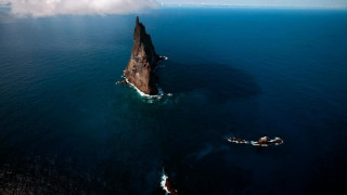 Large rock ocean boat cloud - amazing free wallpaper