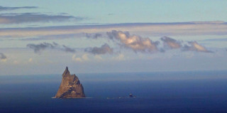 Large rock ocean cloudy sky 3 - the ocean under a cloudy sky free wallpaper