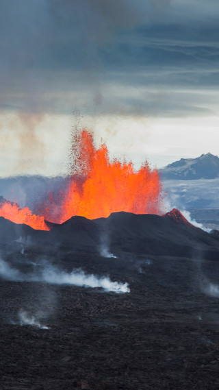 Lava plume desert mountains cloudy - free new year wallpaper for mobile