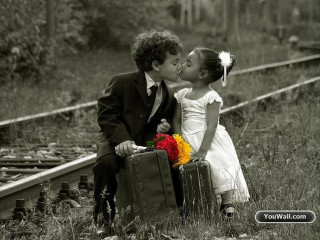 Young boy girl kissing train - a suitcase in front free wallpaper