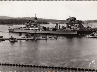 Large ship docked harbor boats - claude rogers free wallpaper