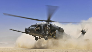 Helicopter flying low desert dust - dust free wallpaper