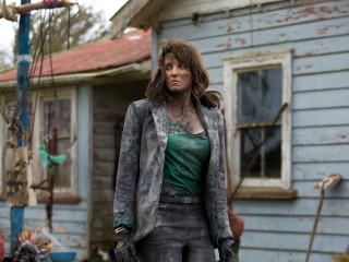 Woman house broken window broken - a broken window free wallpaper