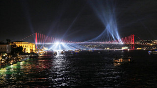 Bridge lights night water reflection - kinetic free wallpaper