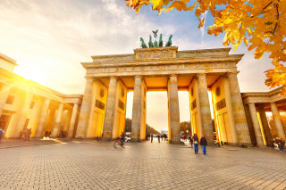 Berlin secession pillars autumn leaves - a large building free wallpaper