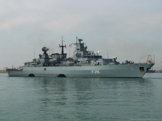 Battleship floating water dock boat 2 - a large battleship free wallpaper