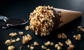 Ice cream nuts chocolate sauce - coppo di marcovaldo free wallpaper