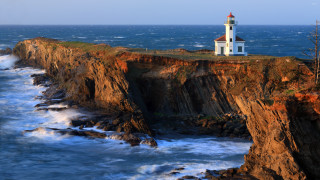 Lighthouse cliff ocean waves crashing - a lighthouse free wallpaper