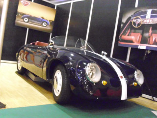 Car museum green floor black - front view free wallpaper