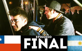 Men standing flag banner final - spanish free wallpaper