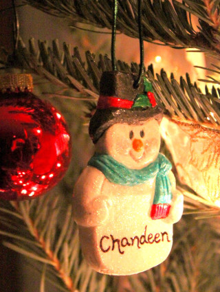 Snowman ornament christmas tree red - free christmas wallpaper for mobile