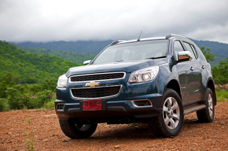 Blue chevrolet suv mountains dirt - the mountain free wallpaper