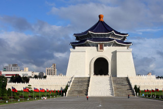 Large white building blue roof - a large white building free wallpaper