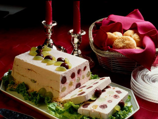 Cake grapes basket bread candles - food photography free wallpaper