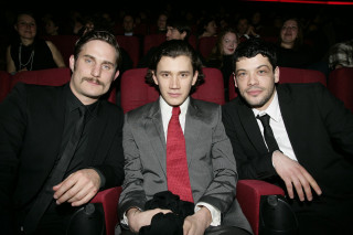 Two men suits theater arms - their leg free wallpaper