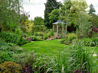 Garden gazebo trees flowers path - colour free wallpaper