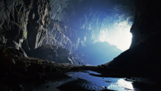 Cave pool water skylight person - the cave free wallpaper