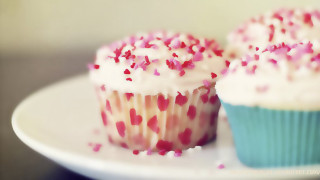 Cupcakes white frosting pink sprinkles - pastel free wallpaper for desktop