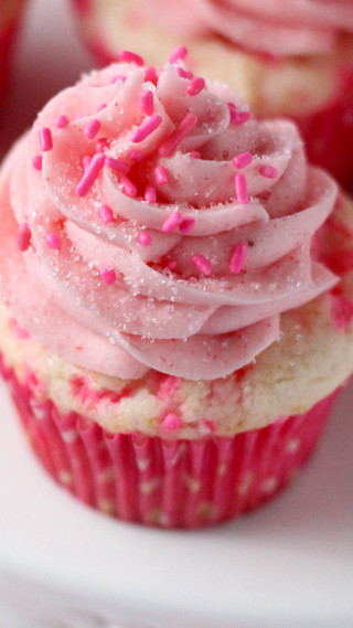 Cupcake pink frosting sprinkles plate - a plate free wallpaper for mobile