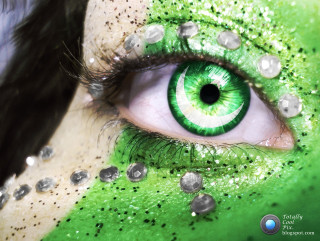 Close up green makeup green - realistic eye free wallpaper