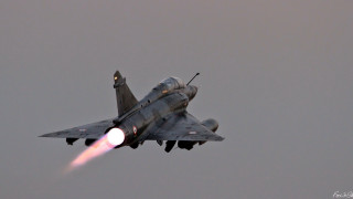 Jet light smoke trail luminais - a jet free wallpaper