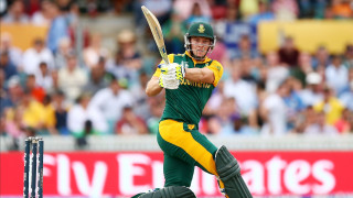 Baseball player swinging bat stadium - bradley walker tomlin free wallpaper