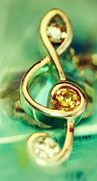 Close up yellow diamond ring - jewelry free wallpaper for mobile