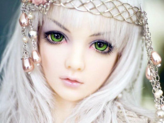 Doll white hair green eyes - realistic eye free wallpaper