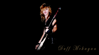 Woman guitar pose black background - derf free wallpaper for desktop