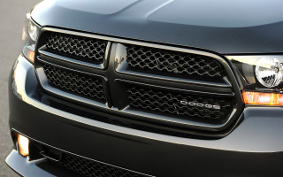 Dodge truck grille tiltshift black - a white stripe free wallpaper