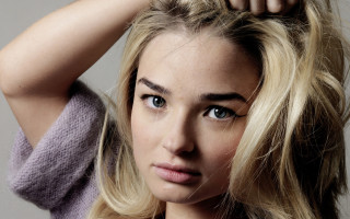 Blonde woman posing picture hand - a ponytail free wallpaper for desktop