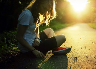 Girl sitting road shoes sunshine - her shoe free wallpaper