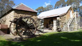 Old stone building wheel sunny - old free wallpaper for desktop