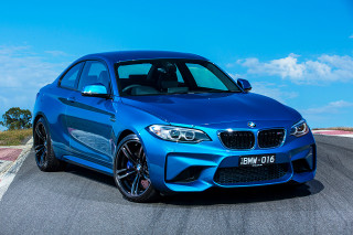 Blue bmw car race track 2 - a blue bmw car free wallpaper