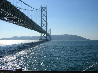 Bridge water boat below boat - a bridge over a body of water free wallpaper
