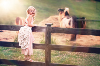 Little girl fence horses field - carle hessay free wallpaper