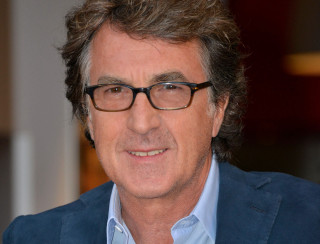 Man smiling glasses blue jacket - art informel free wallpaper for desktop