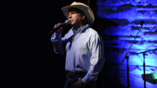 Man cowboy hat singing microphone - eric taylor free wallpaper