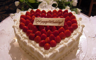 Heart shaped cake strawberries happy - chiharu shiota free wallpaper