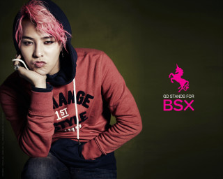Woman pink hair hoodie pose - bian shoumin free wallpaper