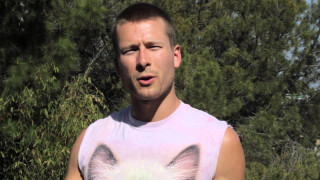 Man cat shirt frisbee surprised - brian alfred free wallpaper