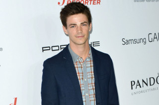 Man suit plaid shirt samsung - everett warner free wallpaper