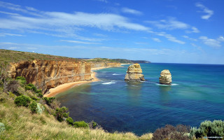 Beach cliff ocean view scenery - a view of a beach free wallpaper