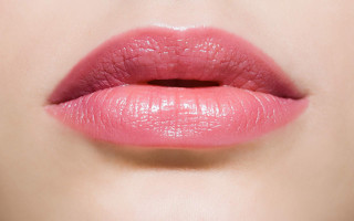Womans pink lips glossy photorealistic - glossy free wallpaper