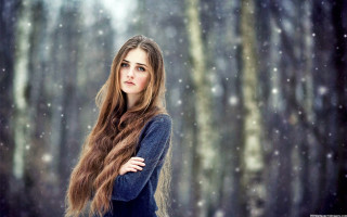 Woman snow fall aurora christmas - winter free wallpaper