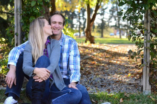 Man woman kissing park trees 3 - free autumn wallpaper for desktop