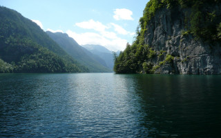 Water mountains trees sunny day - lake free wallpaper