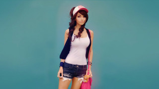 Woman pinkhat blueshirt pinkbag misty - a pink hat free wallpaper